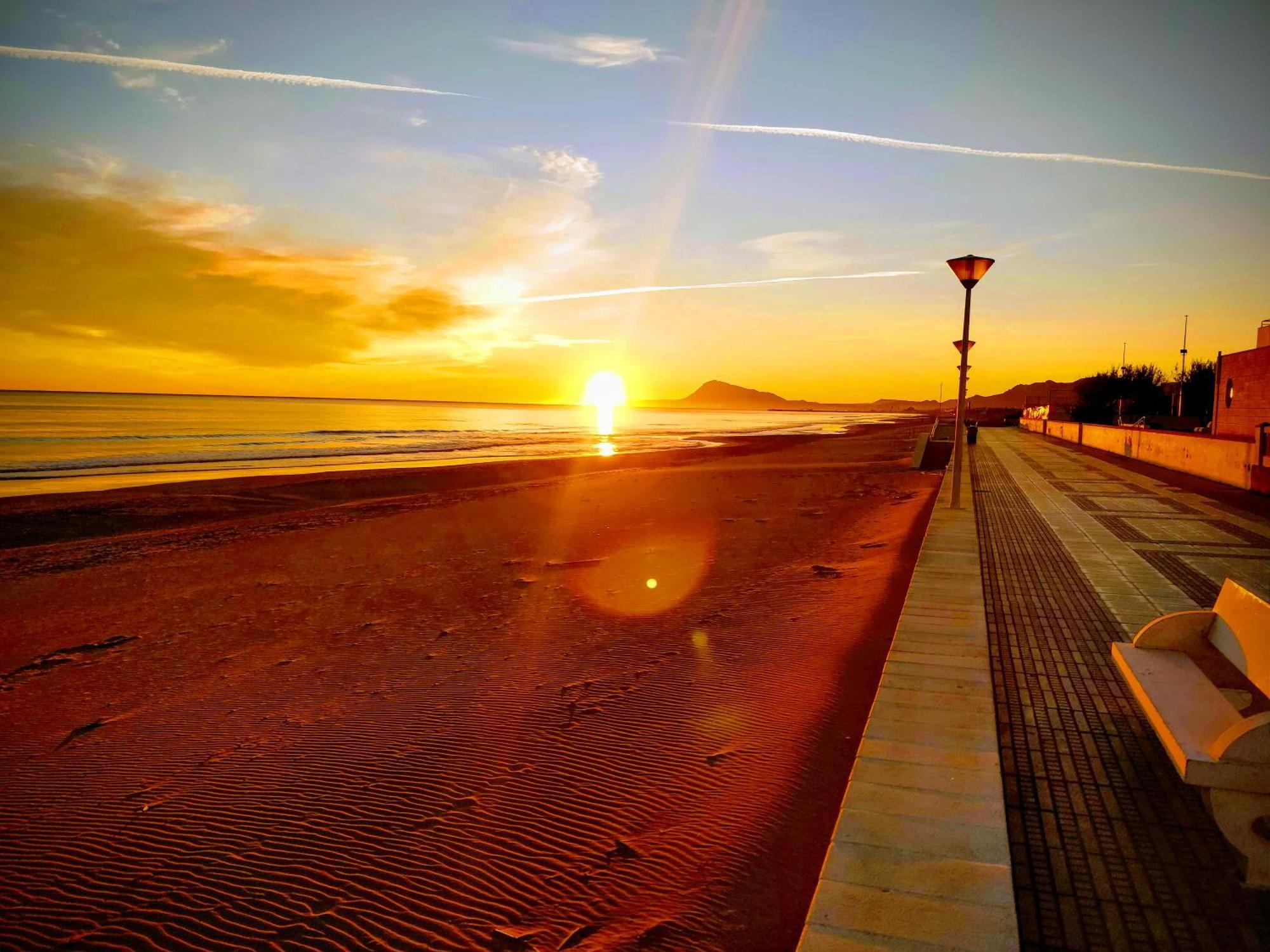Hello Piles Beach Sofia エクステリア 写真